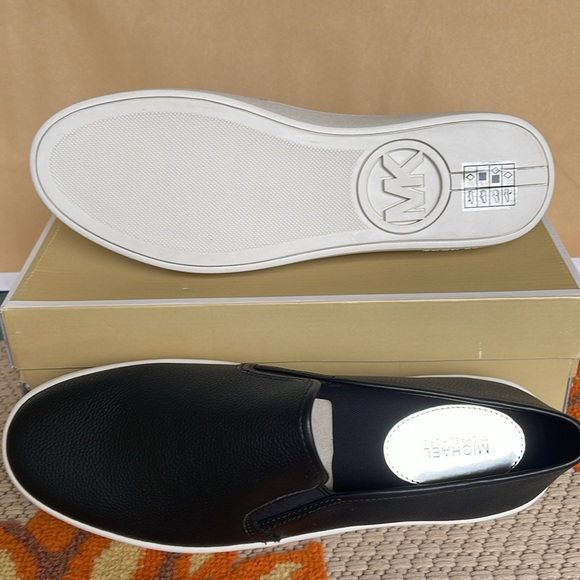 Michael Kors TEDDI SLIP ON
TUMBLED FAUX LTHR
49T2TEFP1L
Black 
Platform Sneakers - Picture 3 of 16